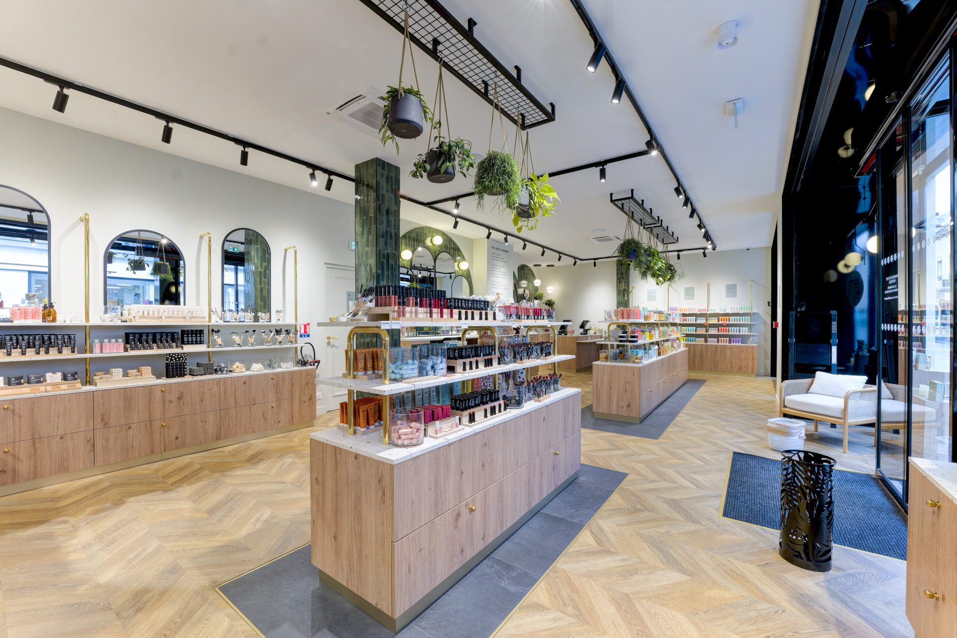 boutique-avril-laval-vue-ensemble-vétégal