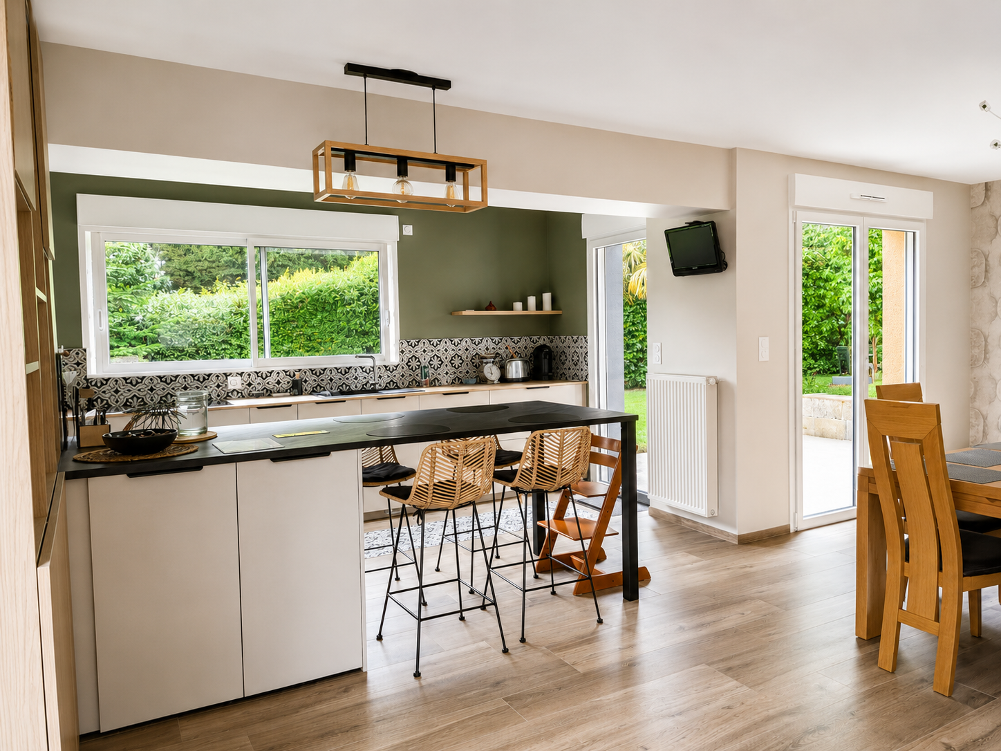 05-ilot-central-cuisine-sur-mesure-louverne.jpg
