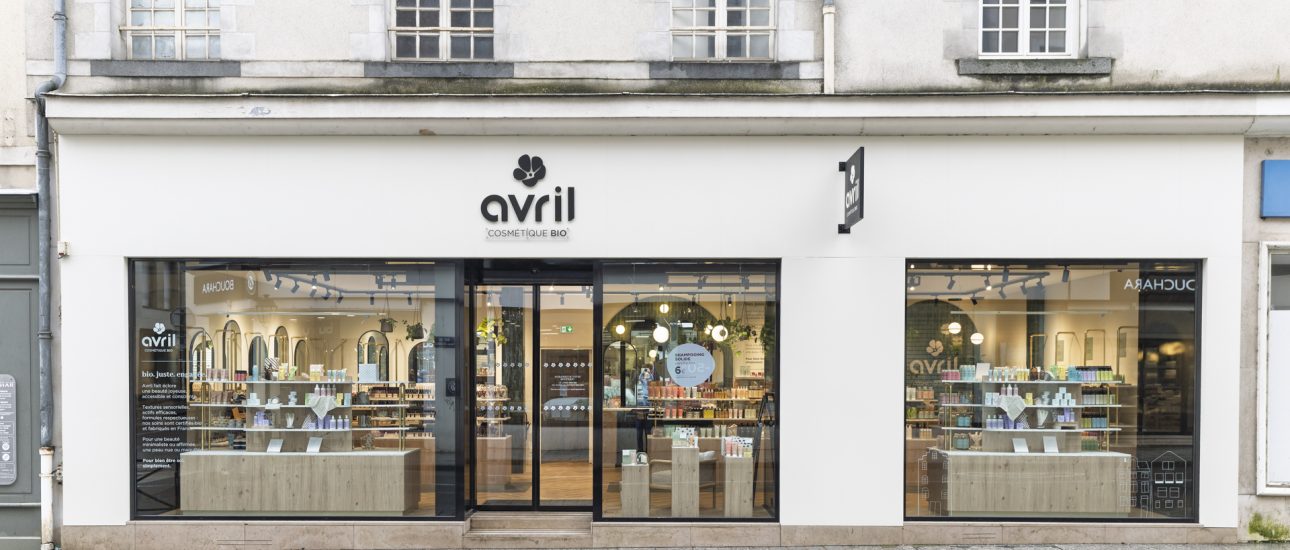 boutique-avril-laval-façade-rue-du-général-de-gaulle